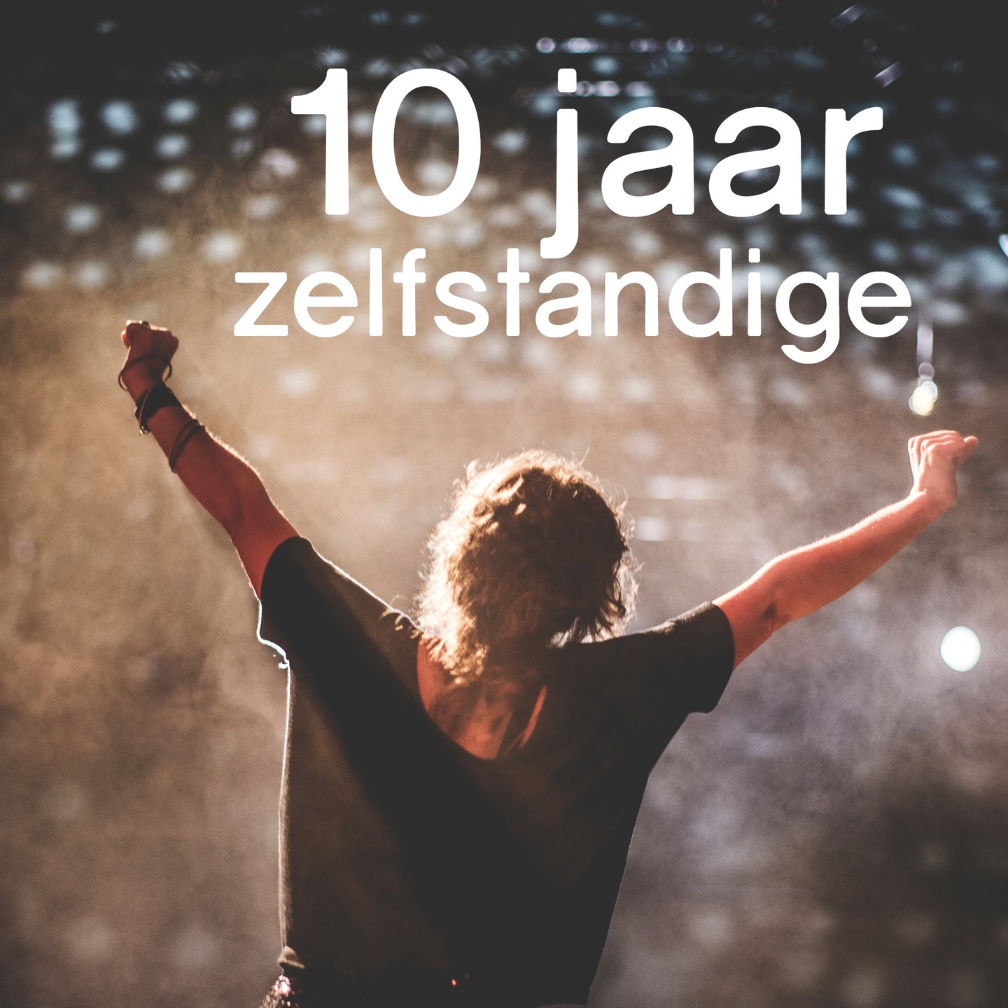 10 jaar zelfstandige

m’n hart in de stuurhut
m’n verstand in het motorblok
m’n gezondheid in het kraaiennest 
m’n dromen op m’n tong

m’n besten als matroos 
m’n vijfjarige zelf als kompas
m’n leven als land- en zeekaart

en de bel van dankbaarheid die bij elk maal
luid klinkt op het richeltje van geloof en ongeloof 
“Dit is wat wij kunnen” zou ons expeditielied zijn. 

🕊️ Ontdek alles wat ik onderweg leer. 
✌🏻 Schrijf je in voor m’n tweemaandelijkse nieuwsbrief Peace Pigeons via de link in bio.