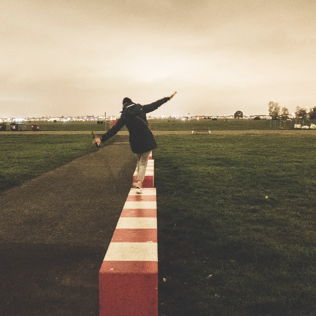 😊 Zin om te lezen waar ik mee bezig ben? 
Kom gerust mee onderweg naar ... wereldvrede was het toch? 
Duik mee in m'n hart en hoofd: https://annelorecamps.com/fred/